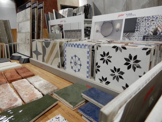 piastrelle bagno cementine nere e bianche, azzurre, blu e colorate