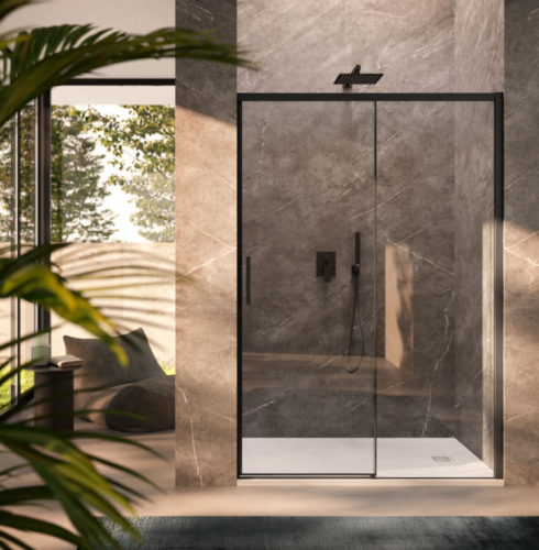 idea per box docce in nicchia con apertura scorrevole e profili neri