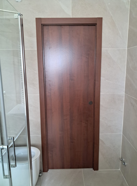 Porta a scomparsa noce nazionale per bagno piccolo a Marghera