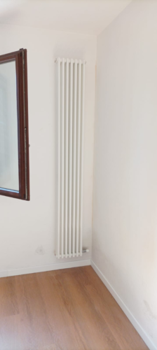 spc pavimenti effetto legno e battiscopa bianco laccato opaco