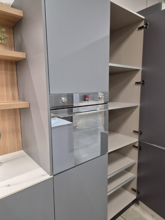 forno cucina con isola offerta Menta c2