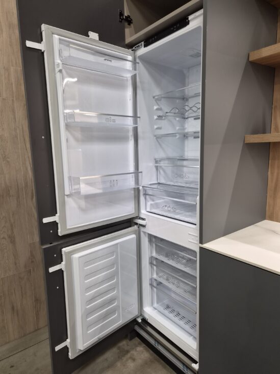 frigorifero cucina con isola offerta Menta c2